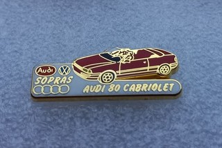 EB330 pin's AUDI 80 Supras cabriolet rouge Volkswagen Arthus Bertrand