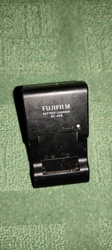 GENUINE FUJIFILM 4.2V - 0.55A BATTERY CHARGER MODEL: BC-45B UK - Picture 2 of 3