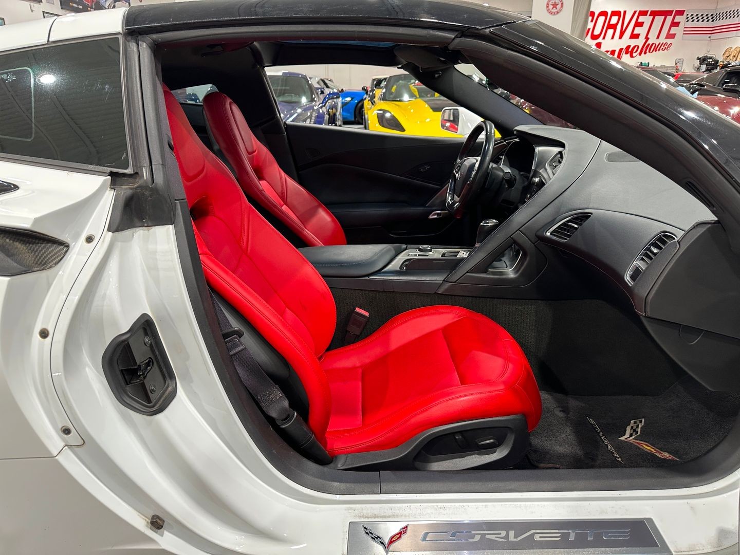 2016 [G8G] Arctic White Chevrolet Corvette   | C7 Corvette Photo 10