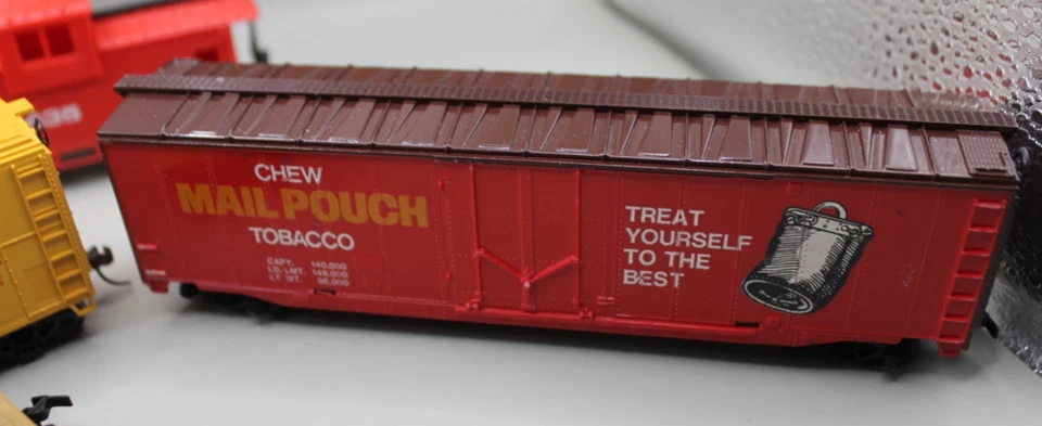 Vintage Lot HO Scale Box cars Tyco Bachmann - Image 4 of 4