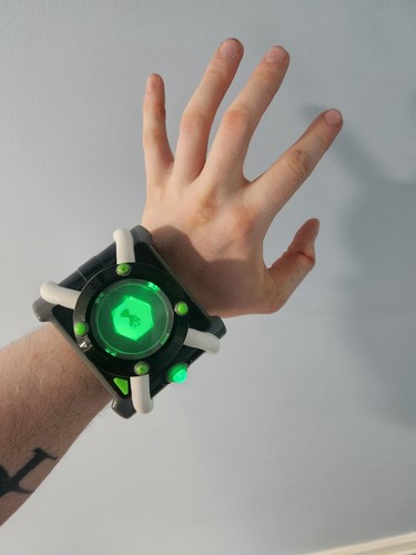 Ben 10 Ten Deluxe Omnitrix Toy Lights & Sounds Playmates 2017 Works