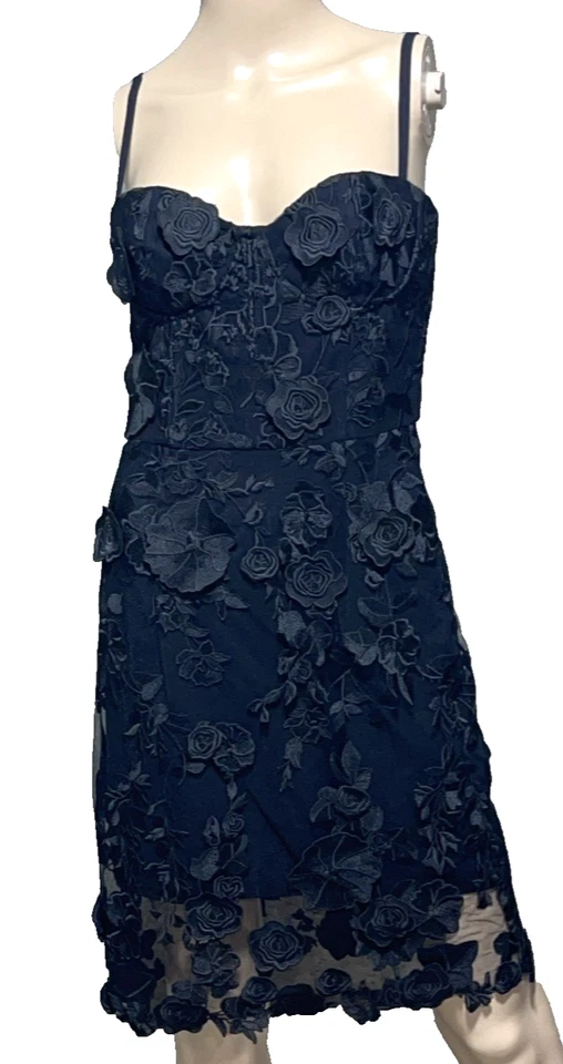Monique Lhuillier Black Floral Embroidered Lace Appliqué Cocktail Dress US 4 - Image 3 of 4