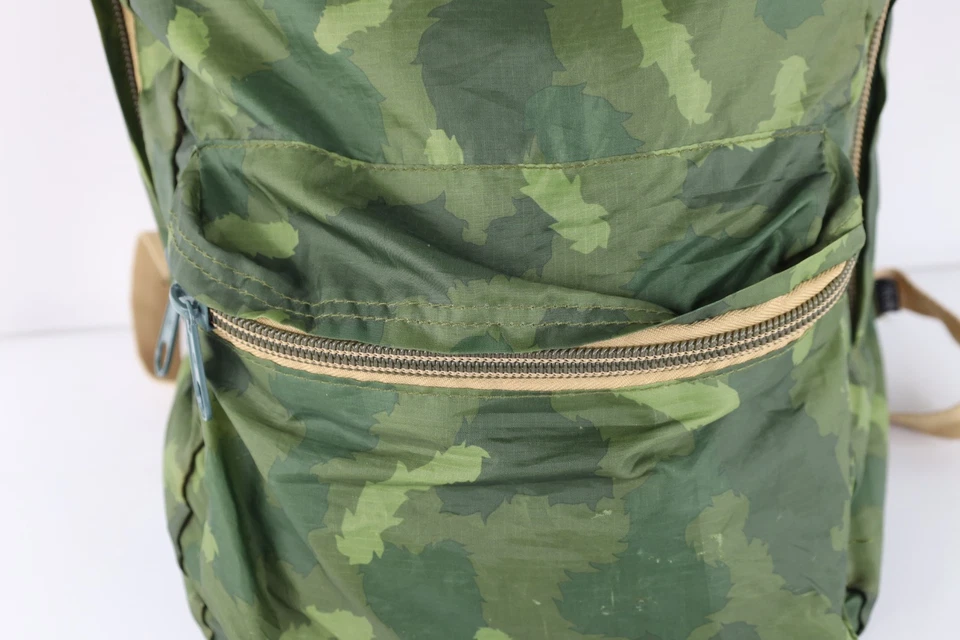 Bolso Mochila Poler Camp Vibes Distressed Ripstop Camuflaje Rellenable Embalable Foto 3 de 4