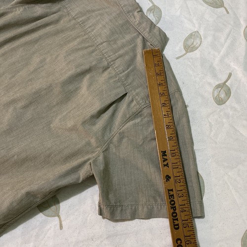 The North Face hellbraunes Angelhemd mit großer Knopfleiste und Tasche für Herren.   C - Bild 10 von 11