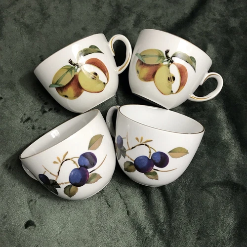 Royal Worcester Evesham Coffee/Tea Cups Mugs  (No Saucers) VTG Set of 4 - 1961