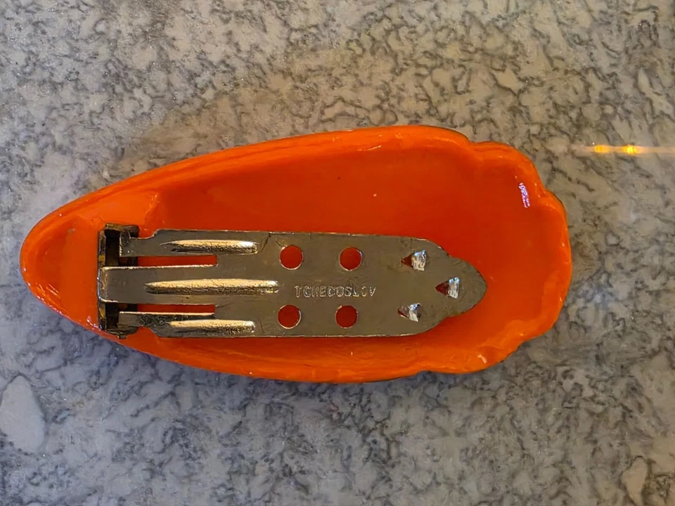 Antique Czechoslovakian Glass Orange Scallop Shell Clip - Image 4 of 4