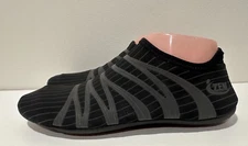 Zem Unisex men size 6.5 women 8.5 performance flat shoes black striped textile