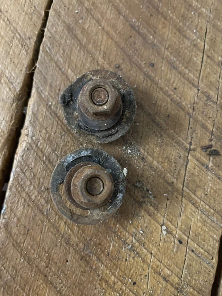 1963-1968 Ford Galaxie 500 XL parafusos de suporte de para-choque dianteiro arruelas anti-grangido fabricante de equipamento original - Imagem 2 de 2