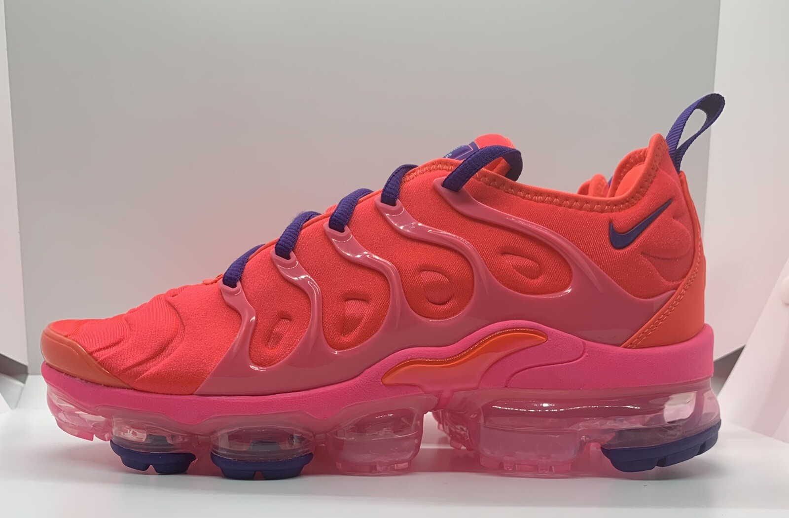 nike vapormax plus neon red