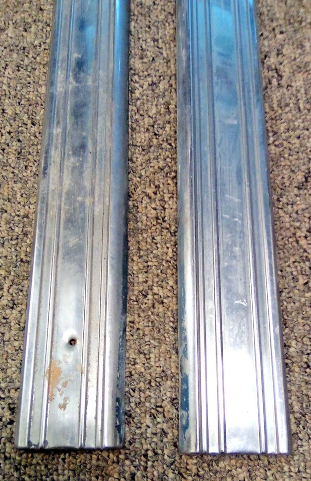 Par de molduras de puerta Old Cutlass 1971 OEM original 50 5/8" largo LOC-203DG Foto 2 de 4