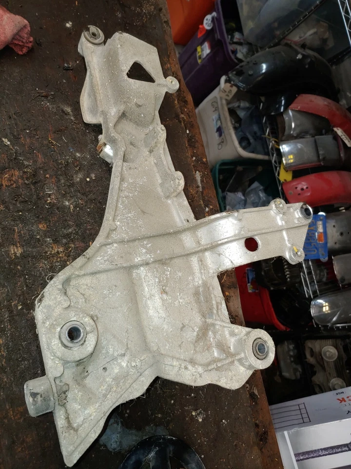 1994 Honda ST1100 левая нога колышек кронштейн с колышками - Изображение 4 из 4