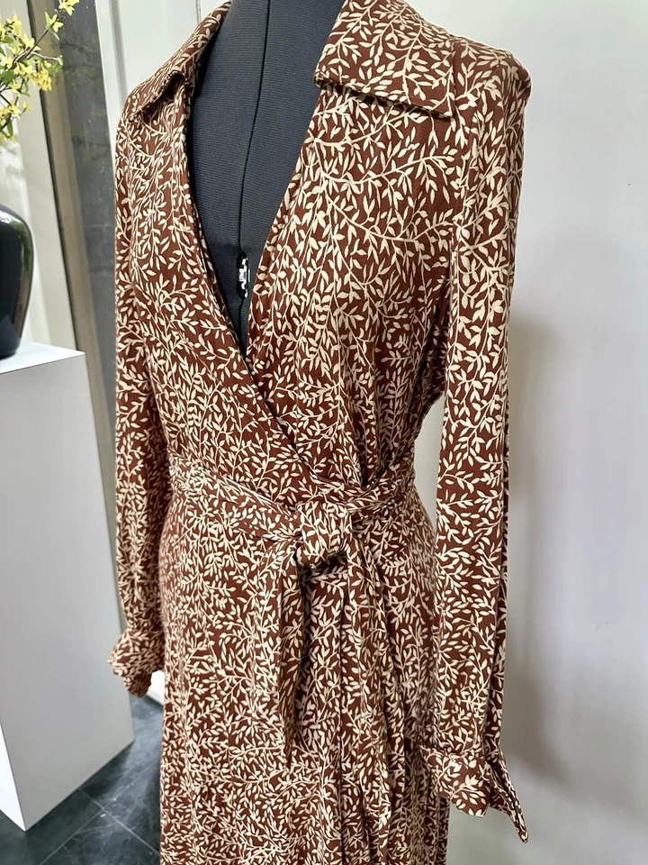 VINTAGE 1970s DIANE von FURSTENBERG DVF ORIGINAL WRAP DRESS BROWN LEAVES KNIT 14 - Image 3 of 4
