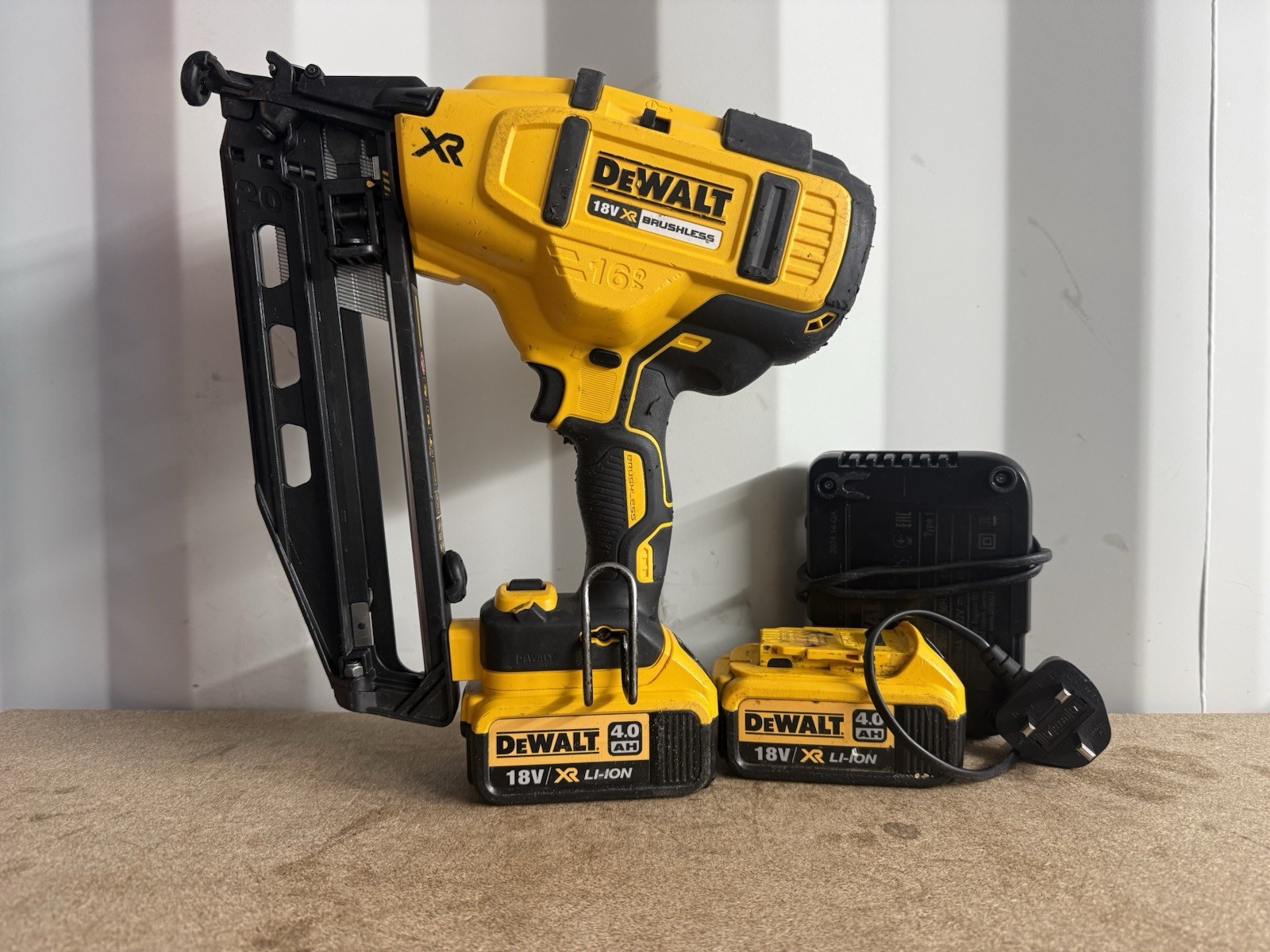 Dewalt DCN660 XR 18V Brushless Nail Gun Second Fix With Batteries And Charger