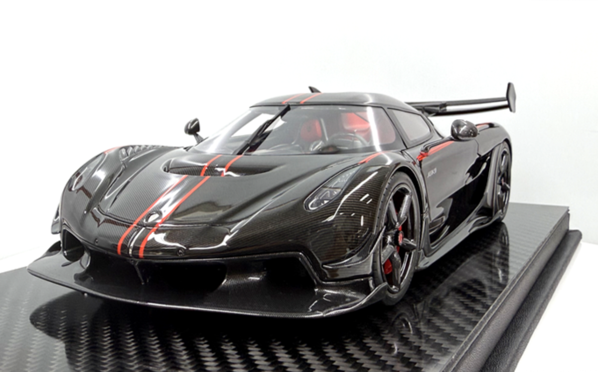 1/18 FrontiArt Koenigsegg Jesko 7508 in Black Carbon Base F142-194