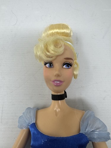 Disney Store Cenicienta 17" Muñeca Cantora Articulada Brazos Piernas Necesita Baterías - Imagen 4 de 12
