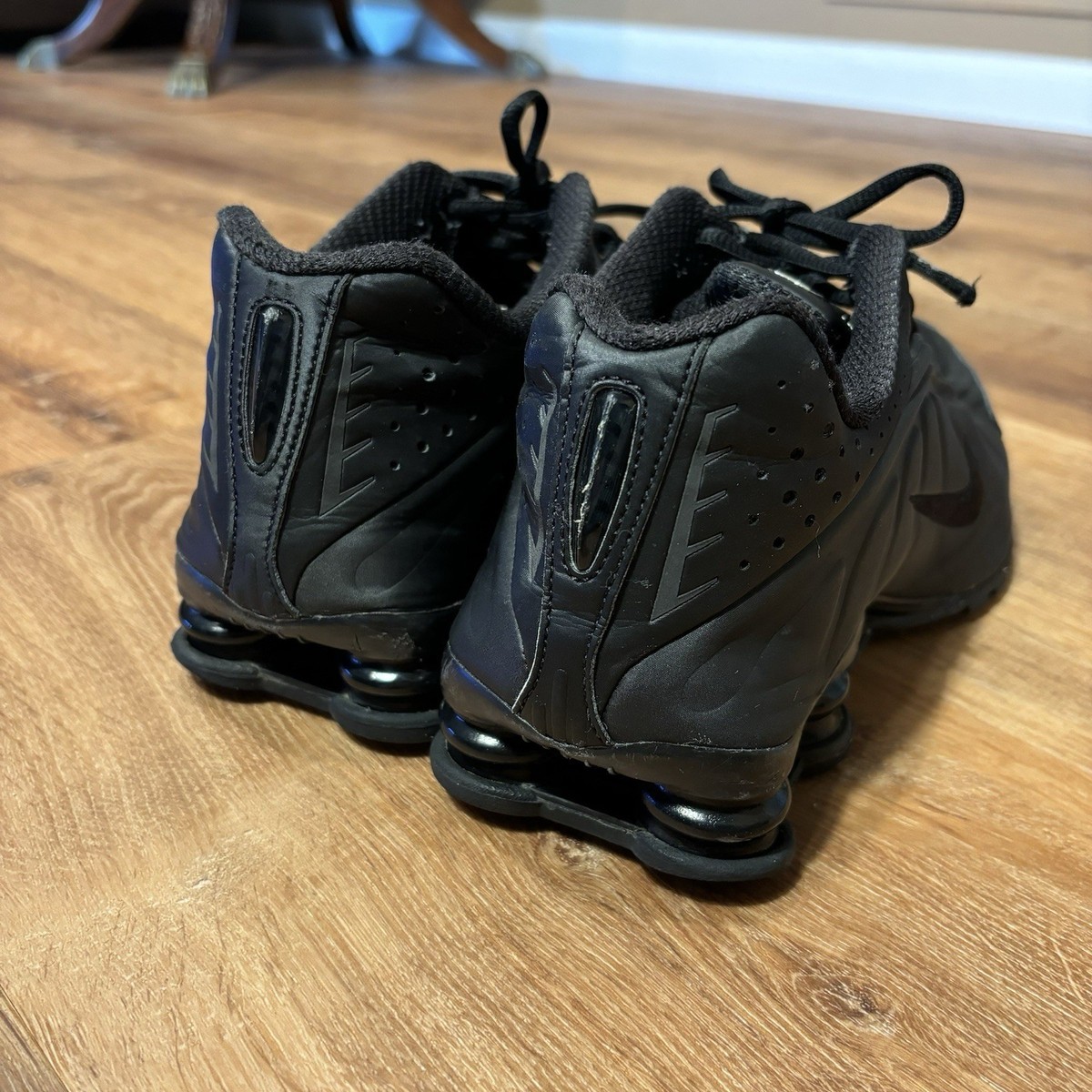Nike Shox R4 Mens 8.5 Triple Black Running Shoes Low Top