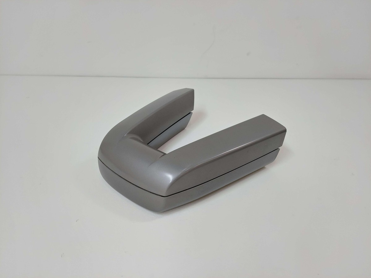  E85 Z4用ロールバーカバー 03-08 BMW Z4 E85 RIGHT ROLL BAR SILVER TRIM COVER ONLY W/ BRACKETS
