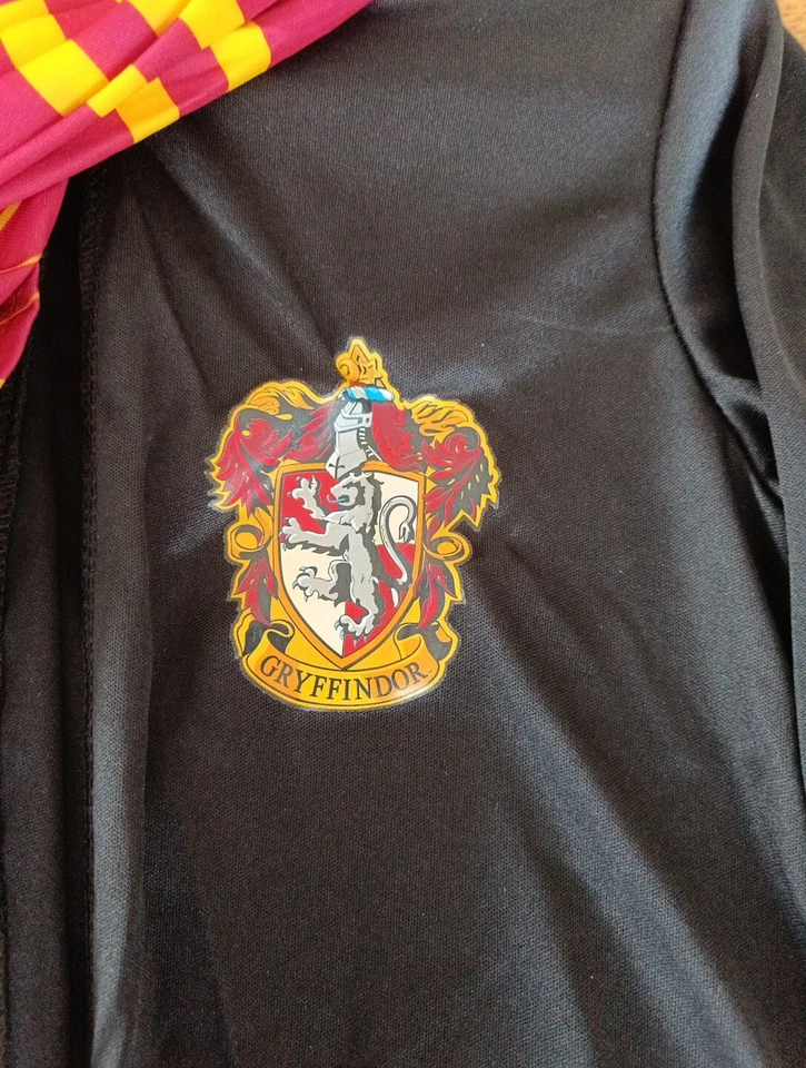 ENSEMBLE COSTUME DRESS UP SET HARRY POTTER GRYFFINDOR ROBE BAGUETTE ÉCHARPE  - Photo 2/4