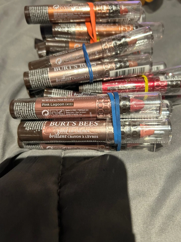 Crayón labial/tratamiento labial renovador Burt's Bees envío gratuito si compras 3 o más Foto 3 de 4