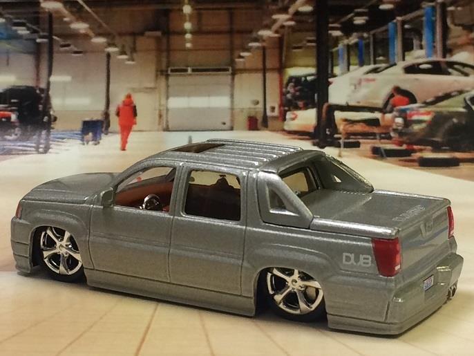 2002- 2013 Cadillac ESCALADE EXT Luxury Pick-up 1/64 Scale Limited