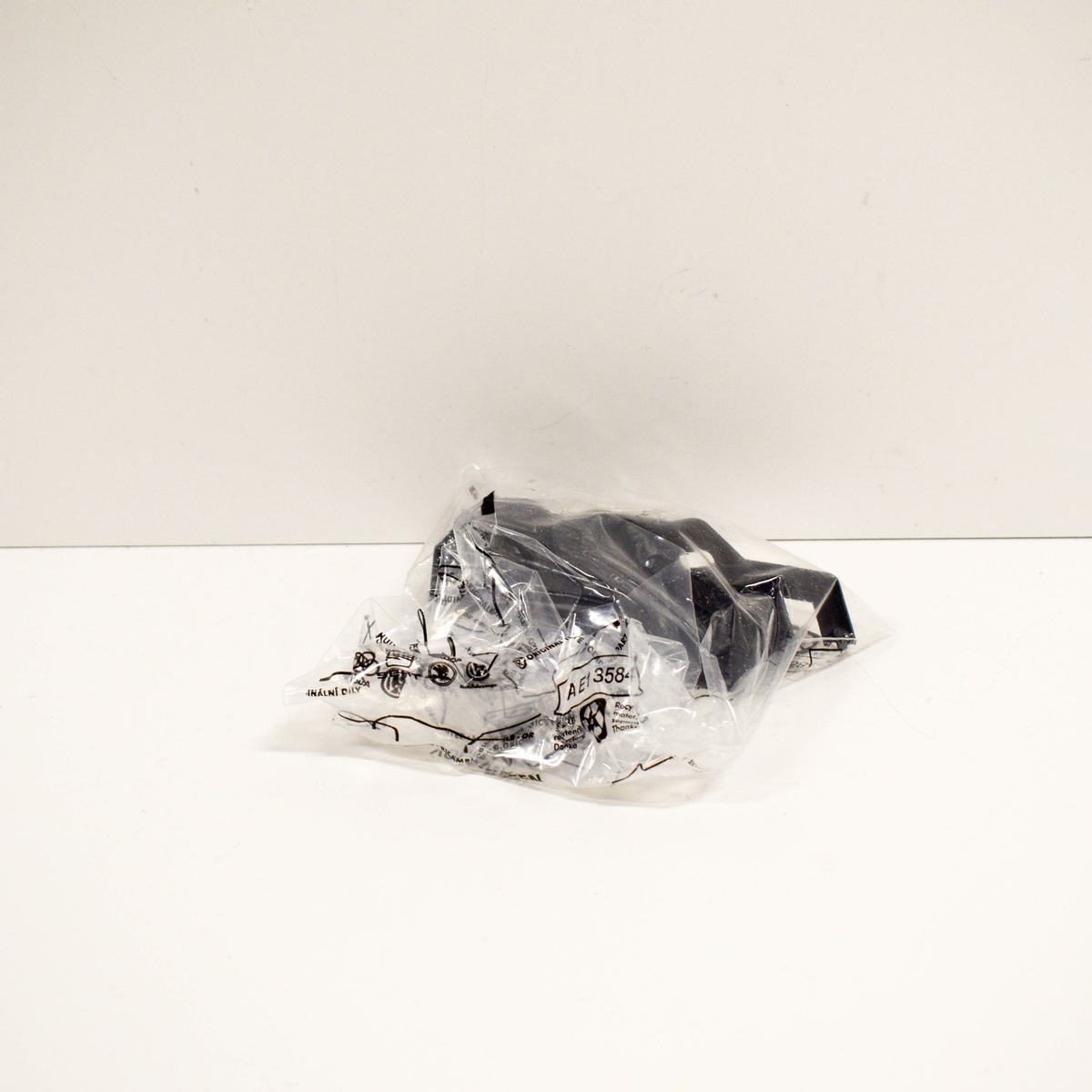 NEW AUDI A4 B8 FRONT BUMPER RIGHT SIDE GUIDE 8K0807284H ORIGINAL