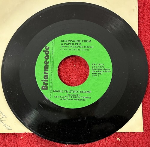 Marilyn Strothcamp 7" 45 Champagne From Paper Cup / I Don't Want to Sleep Alone - Picture 2 of 2