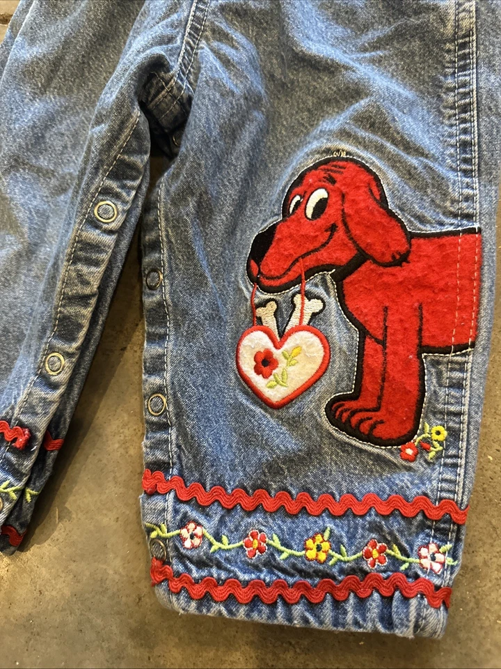 Macacão bordado vintage Y2K Clifford The Big Red Dog 18T - Imagem 2 de 4