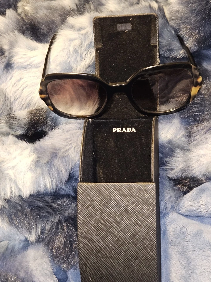 Preowned Woman's Prada SPR 16U Sunglasses Black Authenticity Guaranteed (Black) - Image 4 of 4