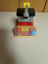 Thomas Wooden Railway Train Sodor Shipping Company 2 Magnetic Crane