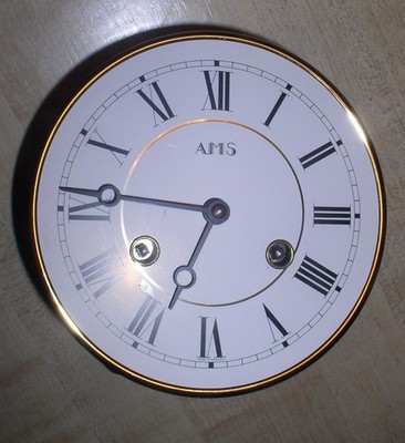 Uhrwerk  Wanduhr mit Zeiger Hermle