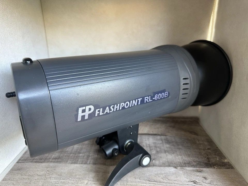 Luz Flashpoint RL-600B con estuche y cargador PROBADO funciona Foto 2 de 4