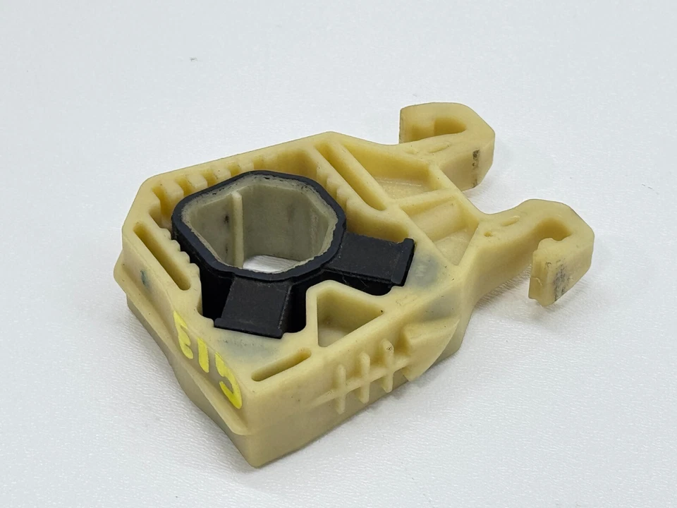 Soporte superior de montaje del radiador Audi TT TTS Quattro 2016-2023 5Q0121367D OEM Foto 3 de 4