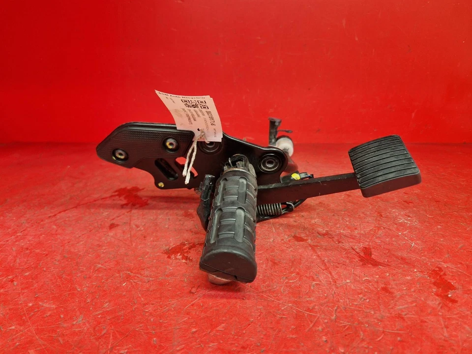 2018 KAWASAKI EN 650 VULCAN RIGHT FRONT FOOT REST — 第 3/4 张图片