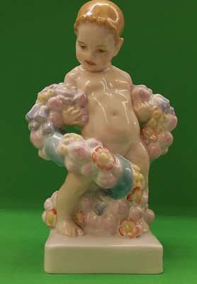 Volkstedt Porzellan figur  Kind mit Blumengirlande