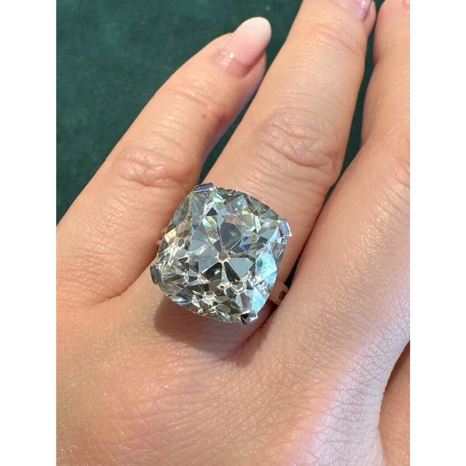 GIA 17.91 克拉旧靠垫切割钻石单颗铂金戒指 - C300