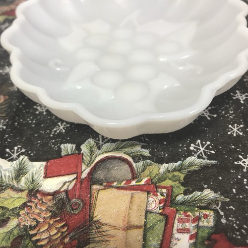 Vintage Hazel Atlas White Milk Glass Grape Cluster Candy Nut Dish - Picture 3 of 7