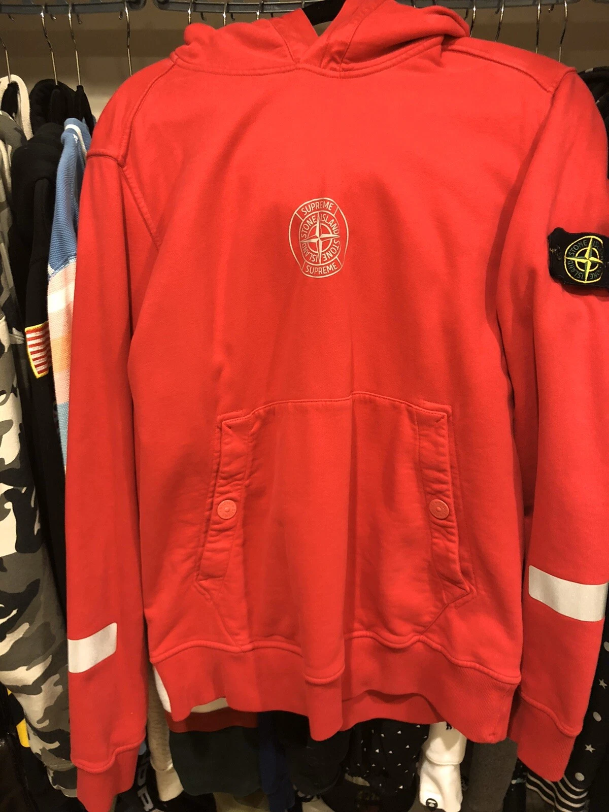 sweat à capuche supreme x stone island