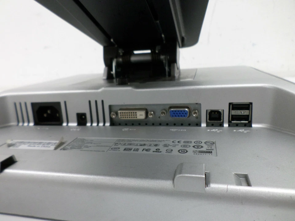 Dell 1908FPc Black/Silver 19" 5ms LCD Desktop Monitor 300 cd/m2 800:1 - Image 4 of 4