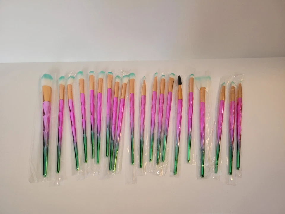 20pc. Make Up Brush set w/beauty sponge - Image 3 of 4