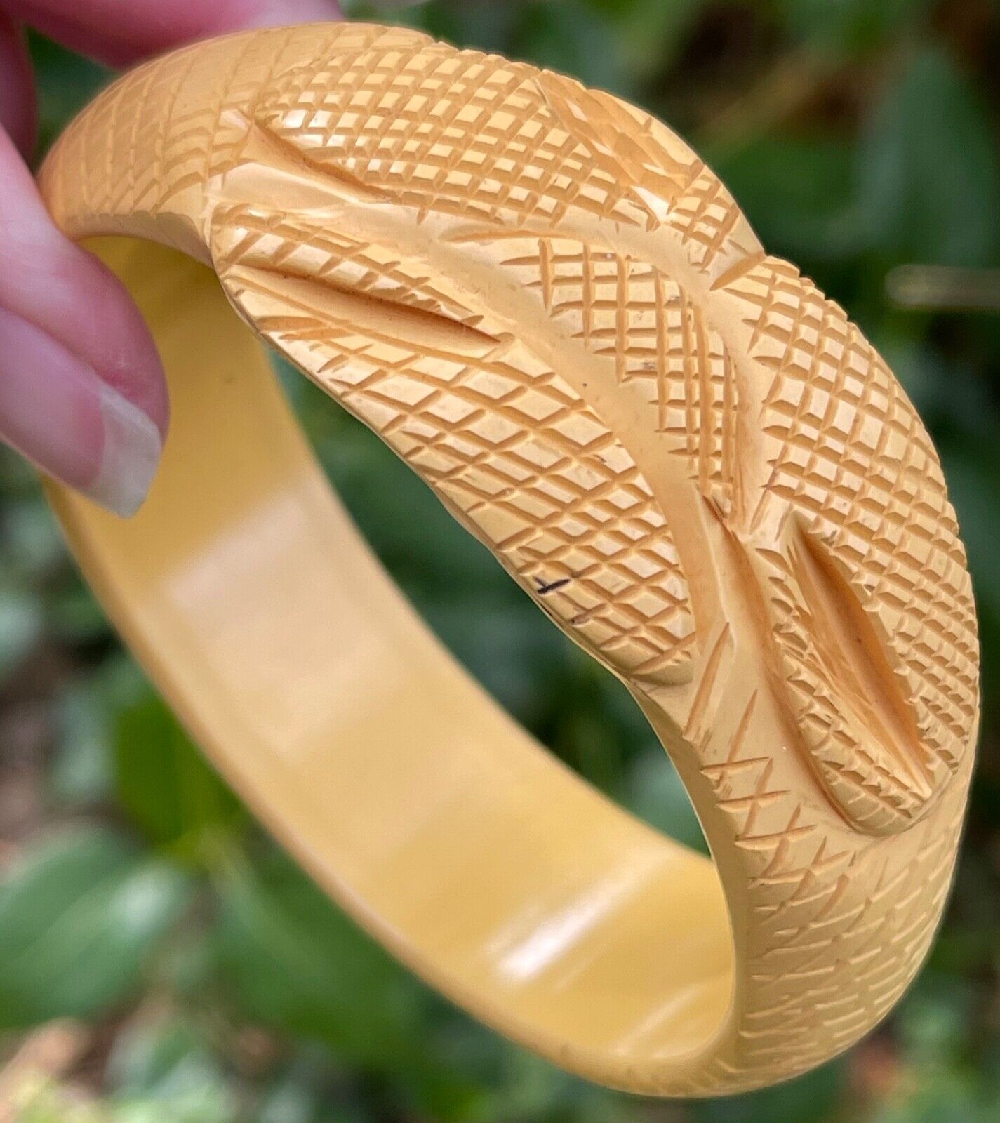 Bakelite snake scale pattern bangle bracelet vint… - image 21