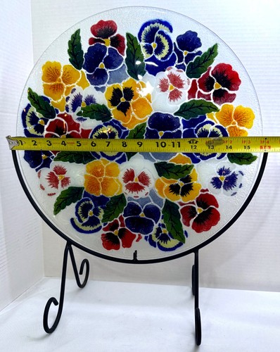 Peggy Karr Piatto Grande 16" Vetro Pansies con Supporto in Ferro Nero Altezza Totale 19" - Foto 4 di 6