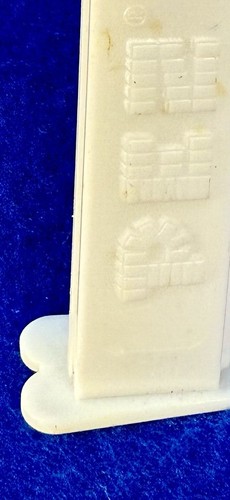 Dispensador de muñeco de nieve PEZ vintage con sombrero naranja y bufanda de lunares invierno - Imagen 2 de 7