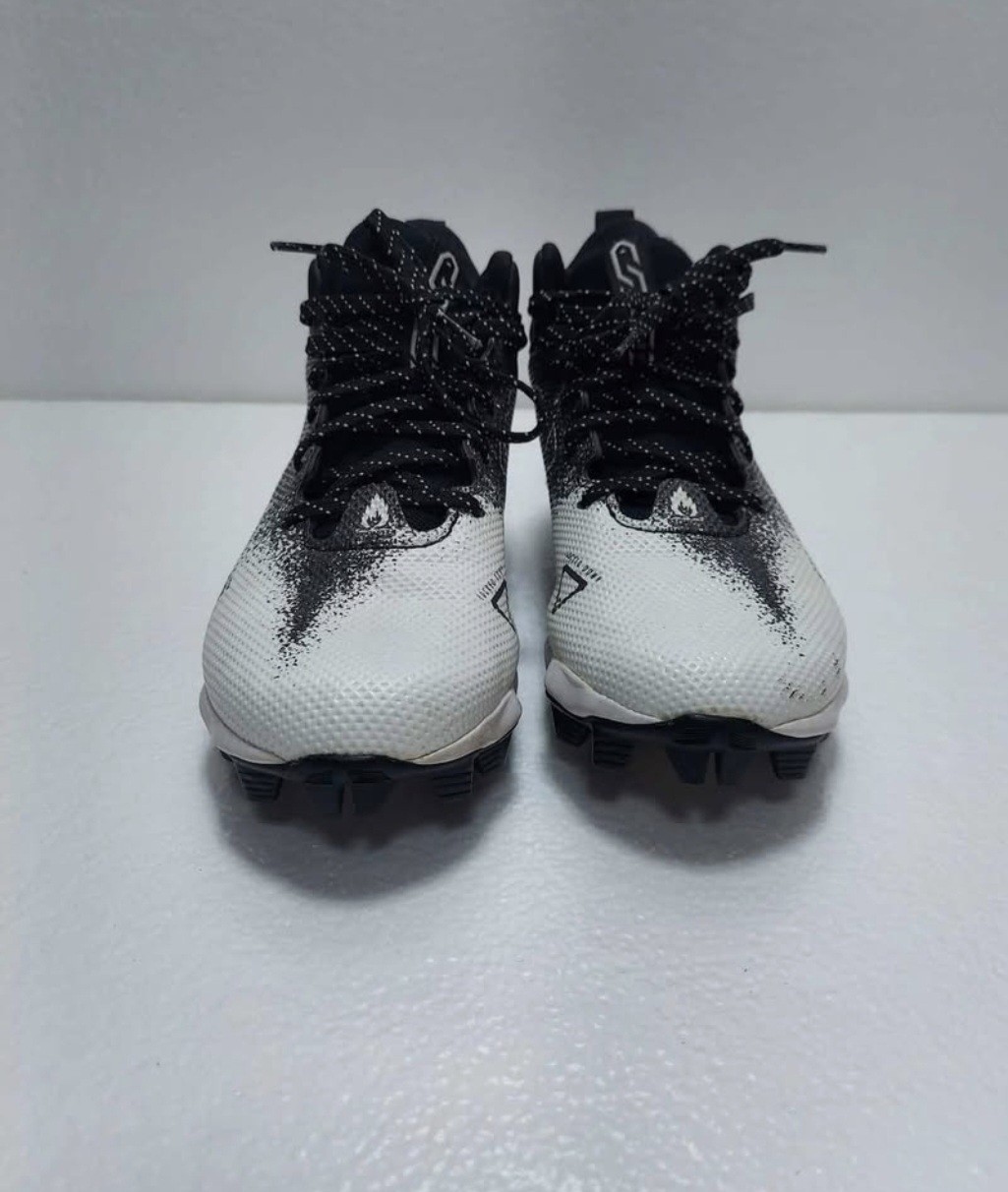 Under Armour Spotlight Boys Youth Size 5Y Football Cleats thumbnail 2