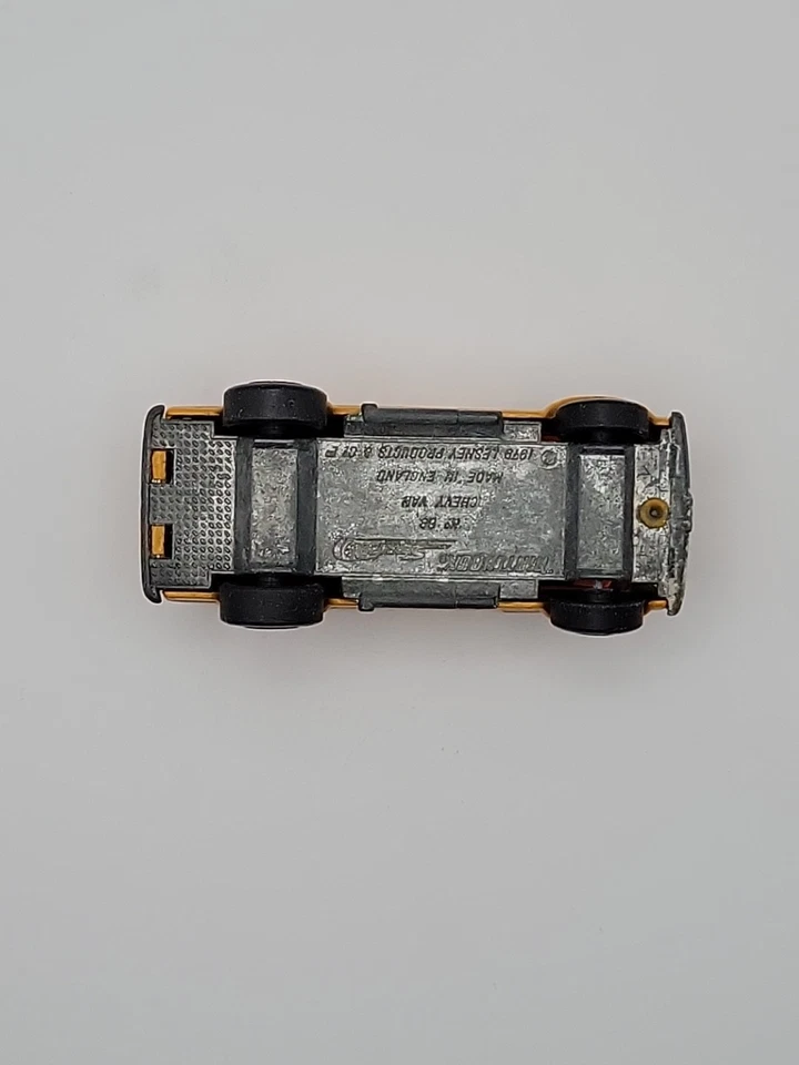 Matchbox Lesney Superfast 68 Chevy Van in orange, red & black — 第 4/4 张图片