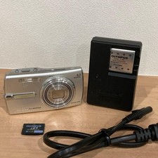 OLYMPUS 830 compact digital camera body with charger and SD card