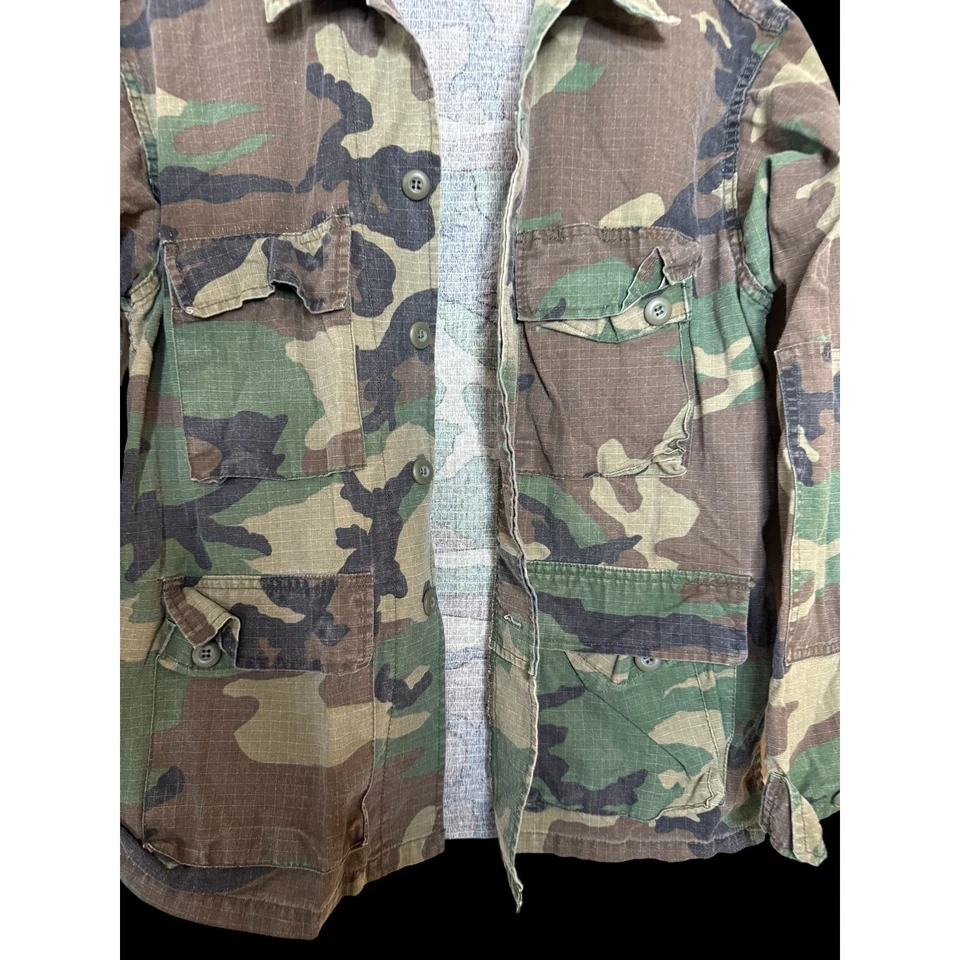 Military Camo Button Down Shirt Army 4 Pocket Front Jacket Sz: Small C10 - Image 2 of 4