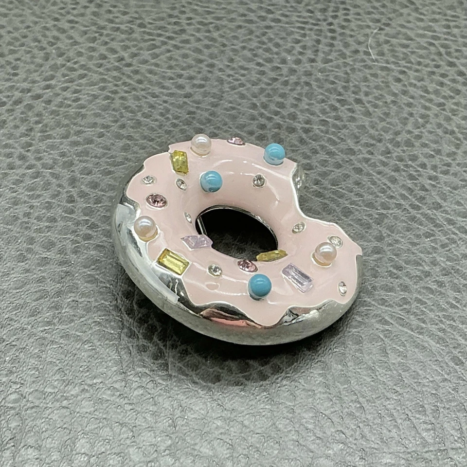 Broche Napier Donut Rosa Esmalte Estrás Alimento Tema Prendedor Multicolor 2 Pulgadas Foto 4 de 4