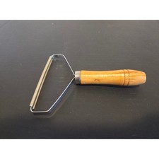 Portable Lint Remover Manual Fabric Shaver Pet Hair Remover with Wooden Handle