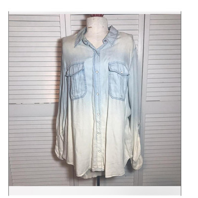 Signature Studio Women s L Blue/White Ombre Chambray Collared Button-Up Shirt