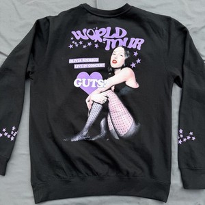 オリヴィア・ロドリゴ　スウェット　Mサイズ　GUTS WORLD TOUR Olivia Rodrigo Guts Merch | eBay